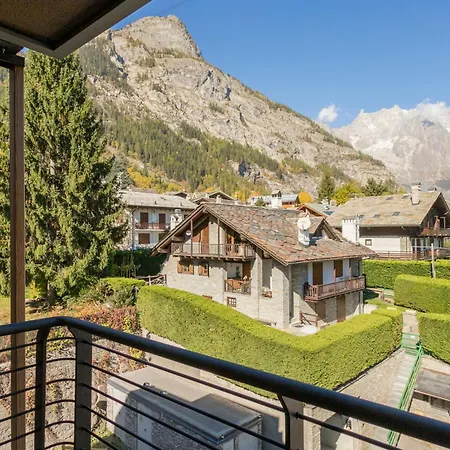 Le Mallet, Courmayeur, Alpine Homesuite شقة فندقية كورمايور
