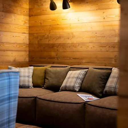 Le Mallet, Courmayeur, Alpine Homesuite Apart-hotel 3*