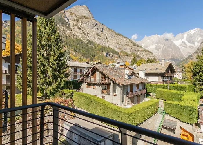 Le Mallet, Courmayeur, Alpine Homesuite Апарт-отель Курмайор